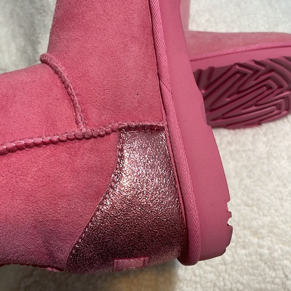 UGG Kid’s Classic II Glitz Shearling Bootie - Picture 6 of 16